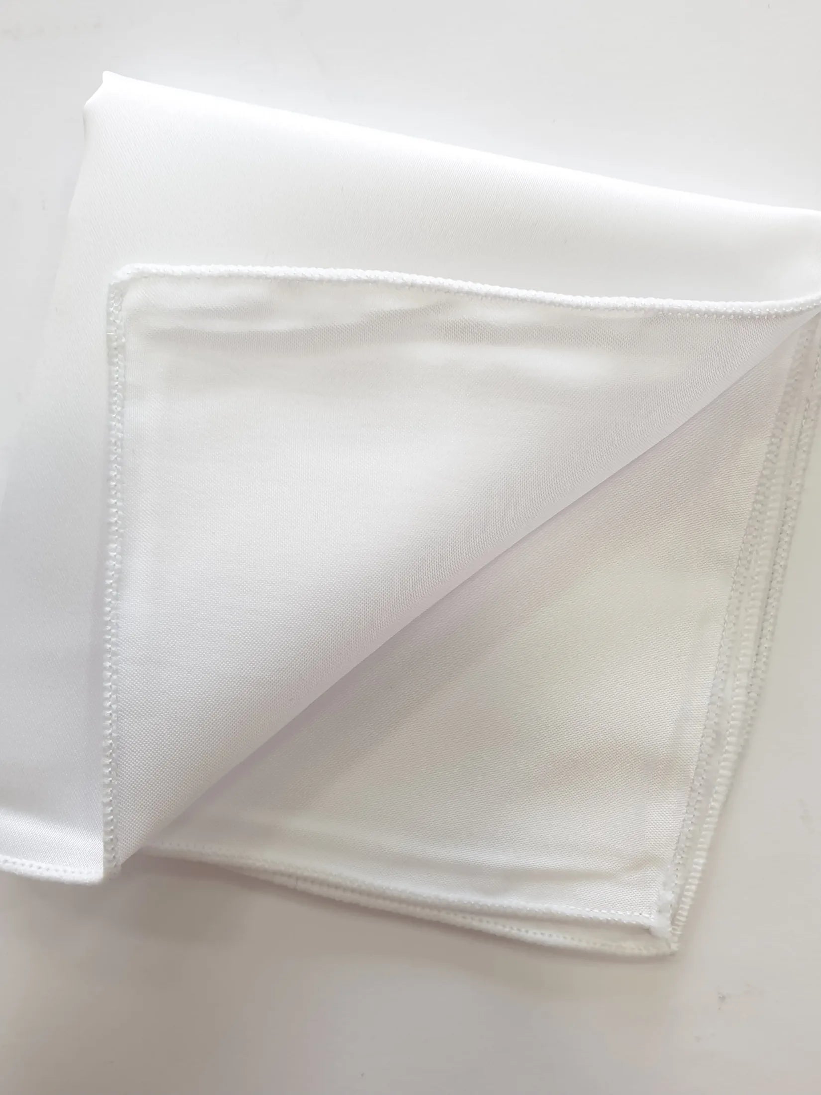 Pochette bianca in cotone o raso