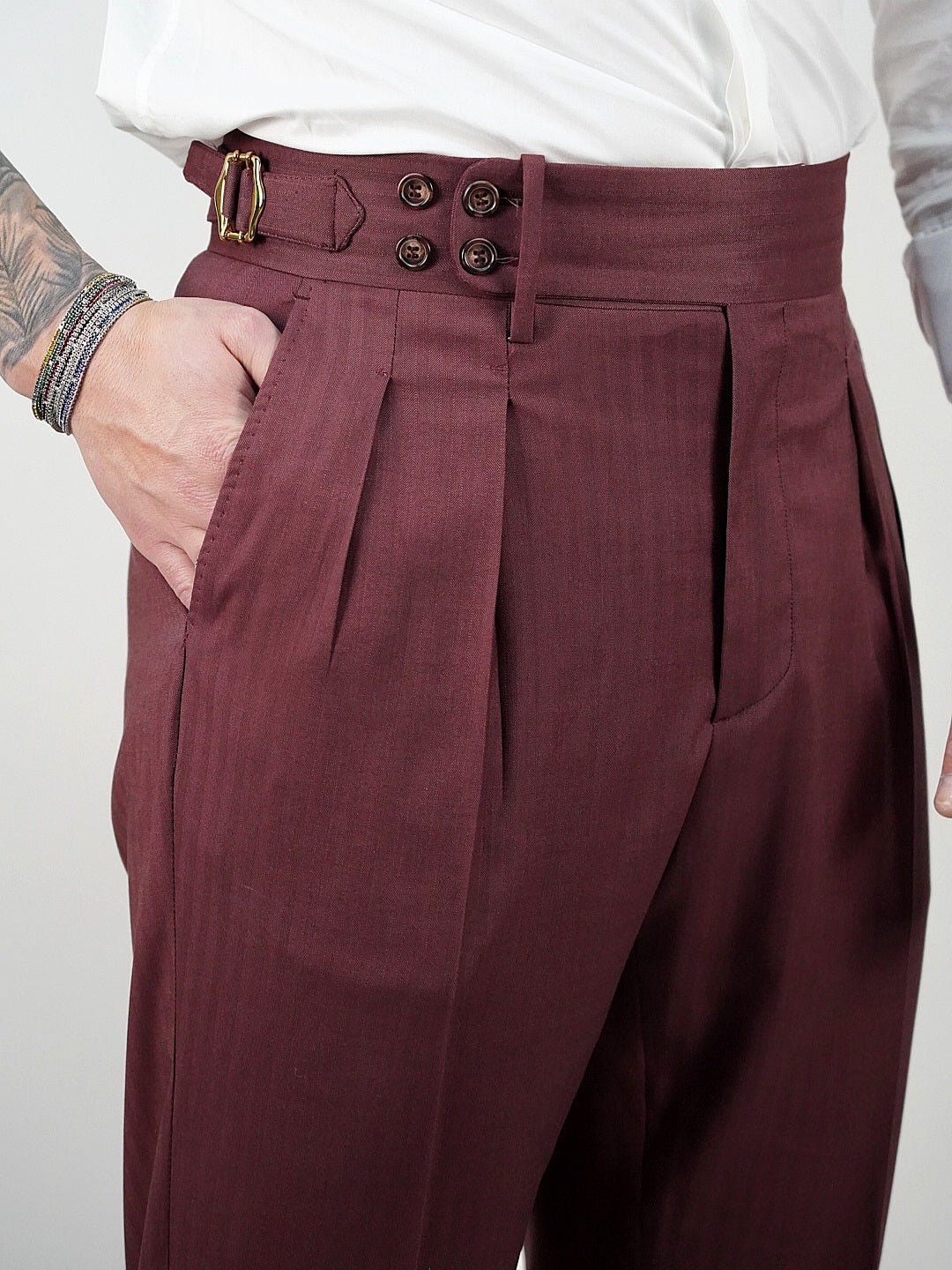 Gurkha Rubino con 4 bottoni e fibbie stringenti laterali