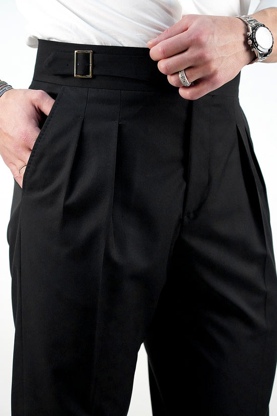 Gurkha nero con fibbia laterale regolabile