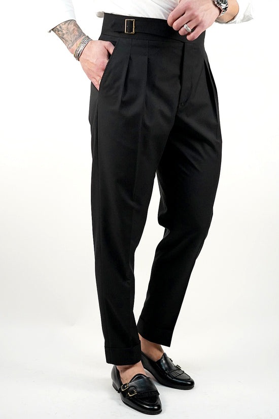 Gurkha nero con fibbia laterale regolabile