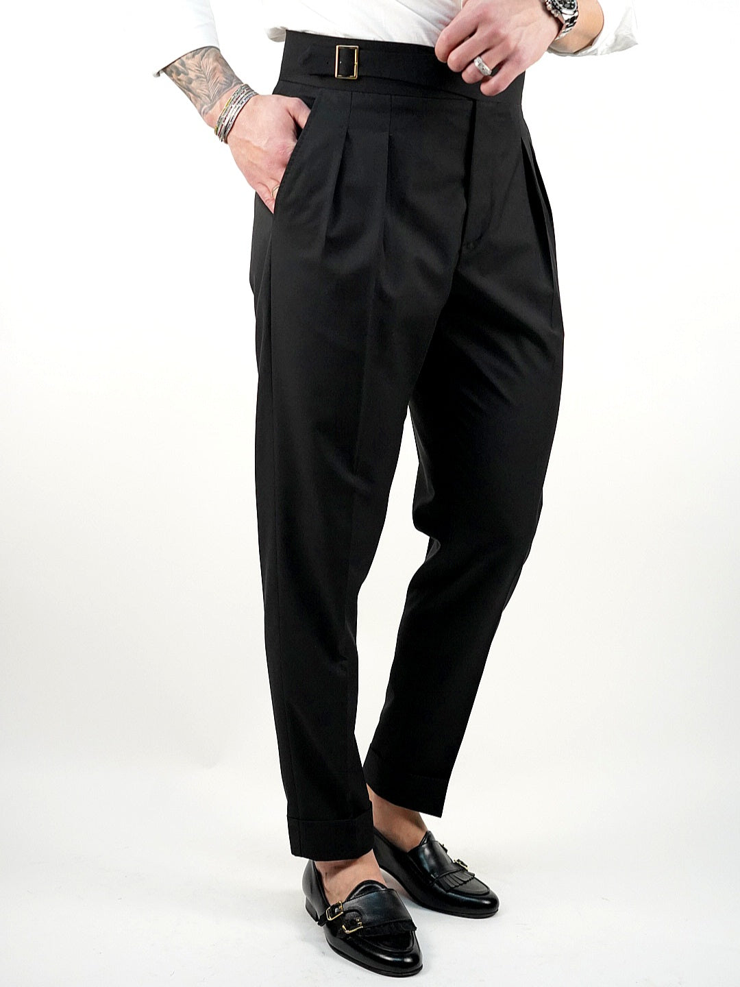 Gurkha nero con fibbia laterale regolabile