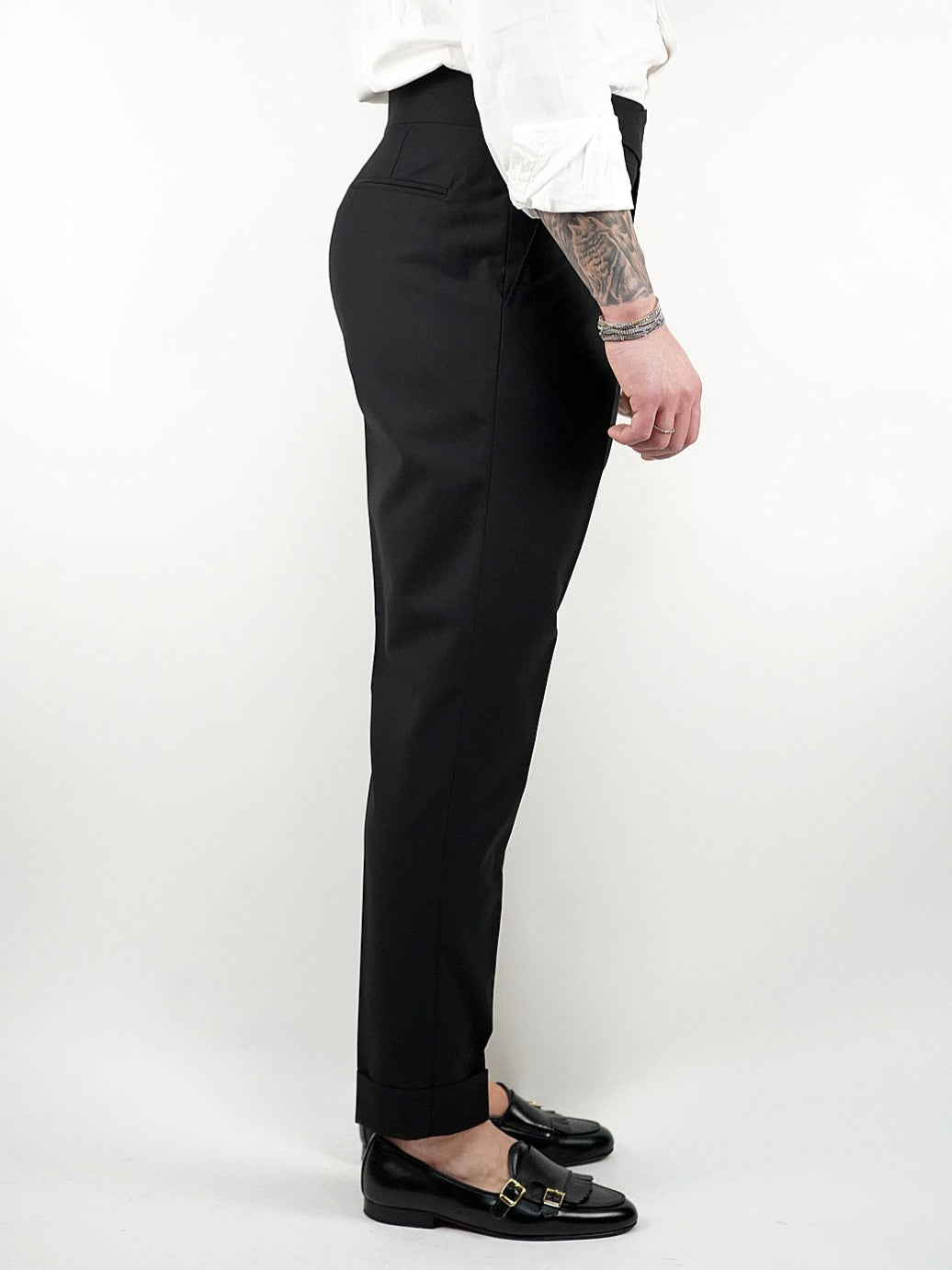 Gurkha nero con fibbia laterale regolabile