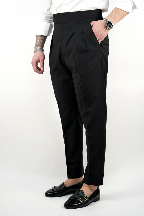 Gurkha nero con fibbia laterale regolabile