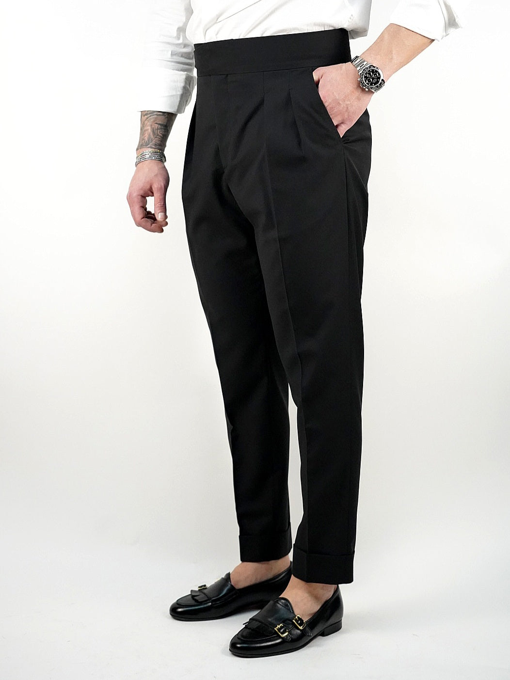 Gurkha nero con fibbia laterale regolabile