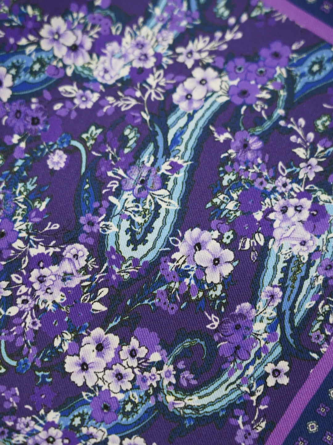 Pochette in seta fantasy viola