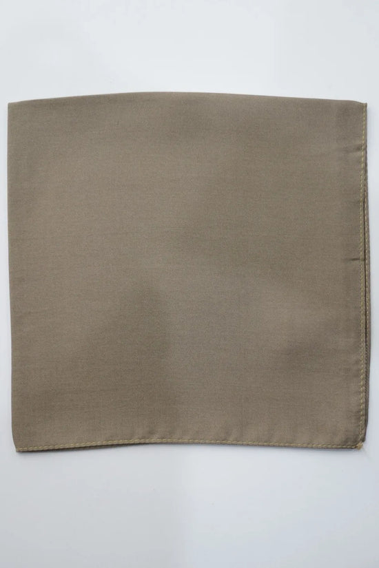 Pochette in seta fango