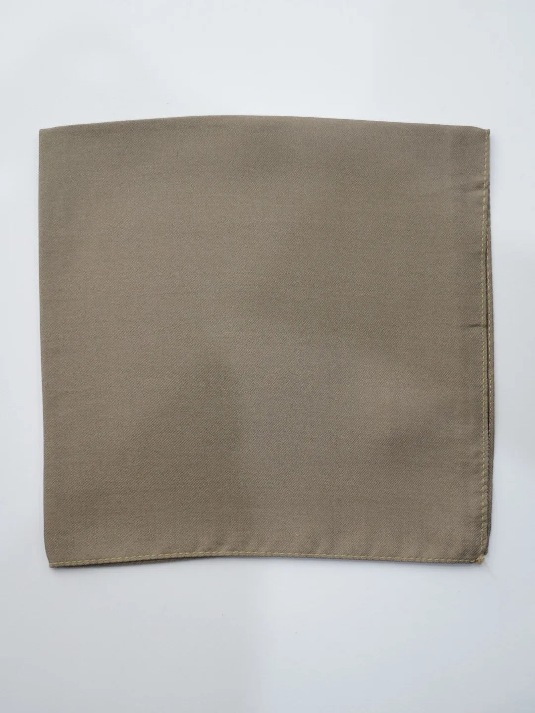 Pochette in seta fango