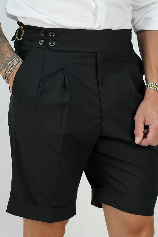 Bermuda nero con 4 bottoni e fibbie stringenti laterali