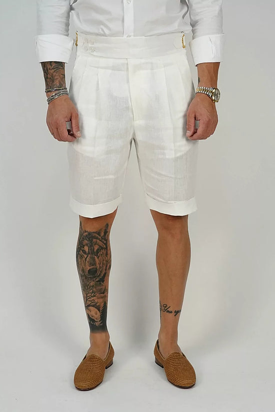 Bermuda in lino bianco con 4 bottoni e fibbie stringenti laterali