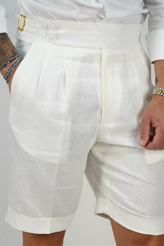 Bermuda in lino bianco con 4 bottoni e fibbie stringenti laterali