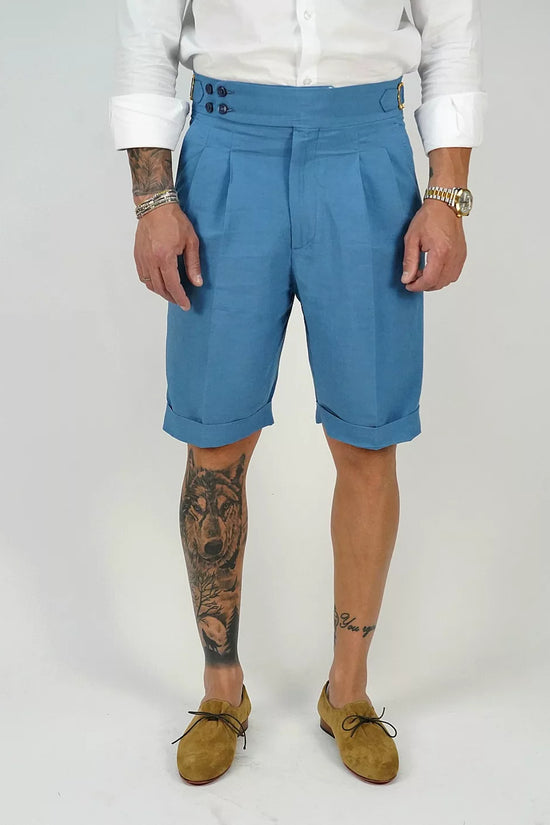 Bermuda in lino azzurro con 4 bottoni e fibbie stringenti laterali