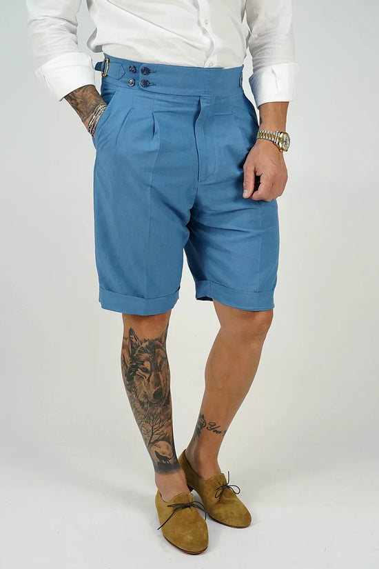 Bermuda in lino azzurro con 4 bottoni e fibbie stringenti laterali