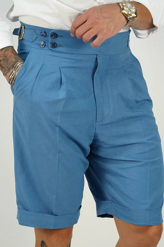 Bermuda in lino azzurro con 4 bottoni e fibbie stringenti laterali