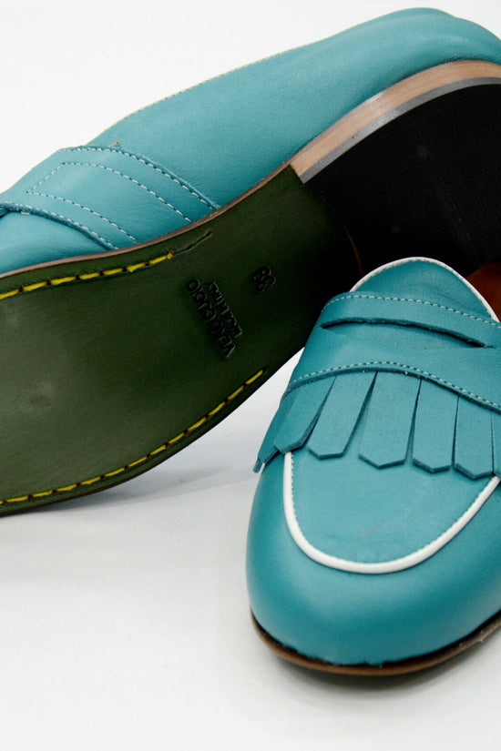 Mocassini con frange turchese